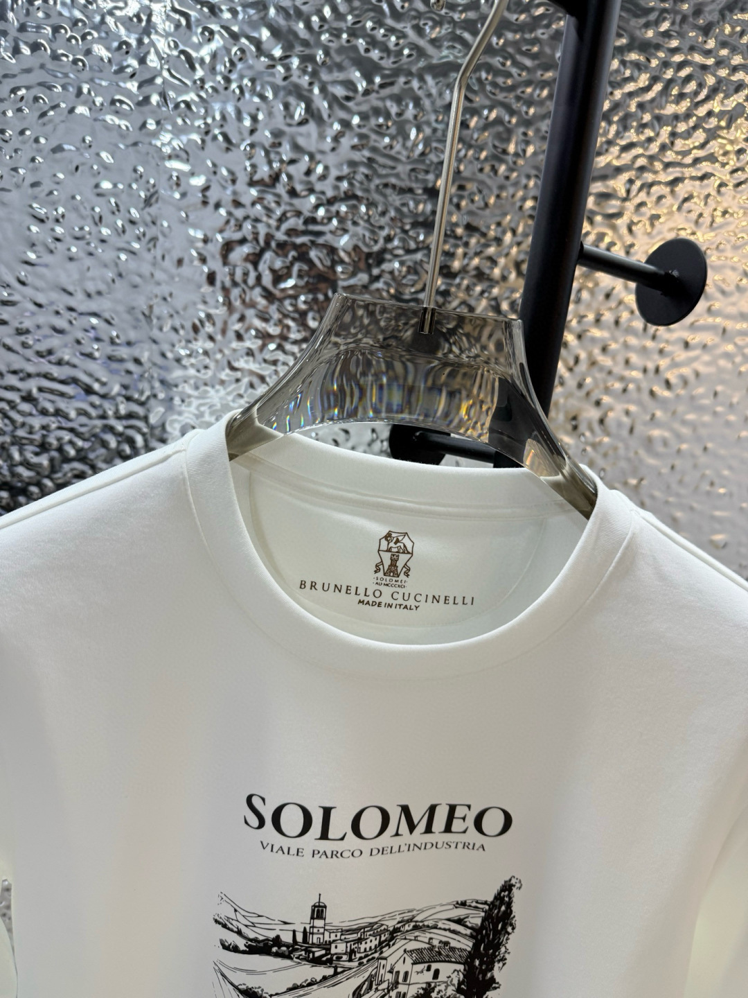 Brunello Cucinelli2025秋冬新品长袖圆领T恤；创意灵感邂逅匠心材质，共同塑造这款简约