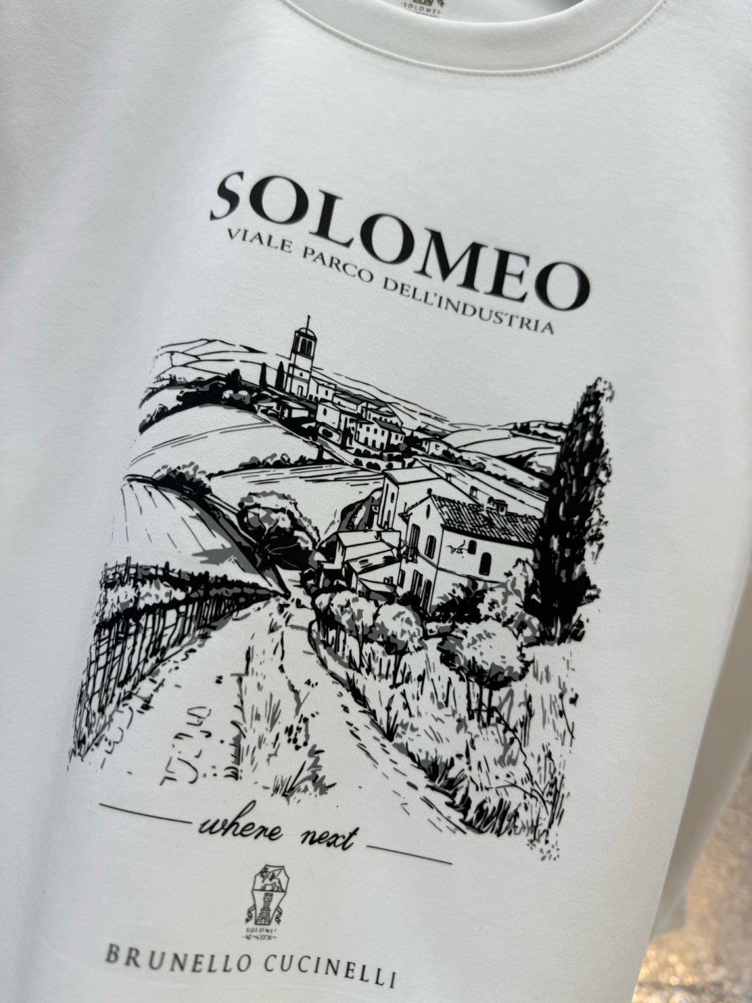 Brunello Cucinelli2025秋冬新品长袖圆领T恤；创意灵感邂逅匠心材质，共同塑造这款简约