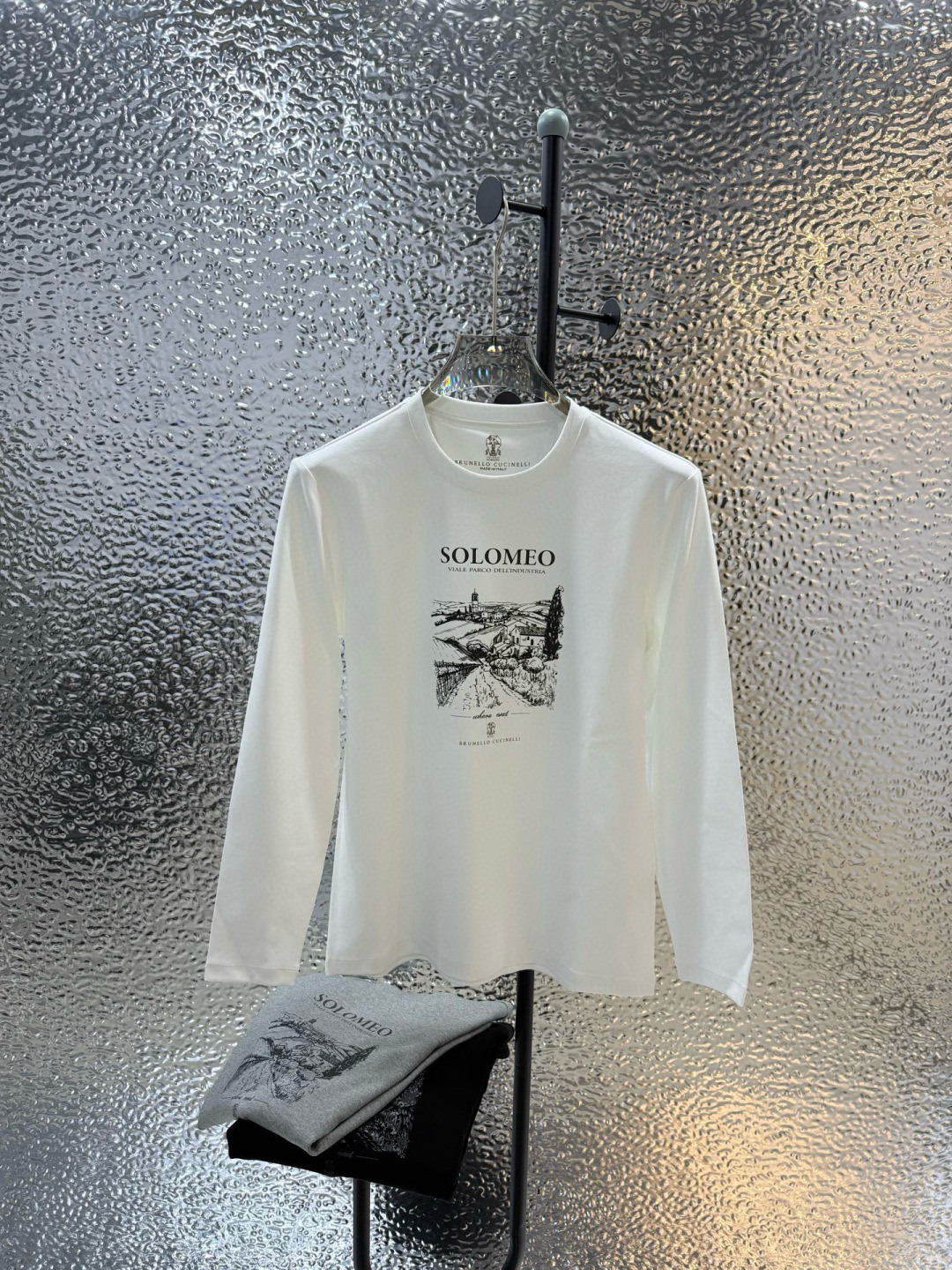 Brunello Cucinelli2025秋冬新品长袖圆领T恤；创意灵感邂逅匠心材质，共同塑造这款简约