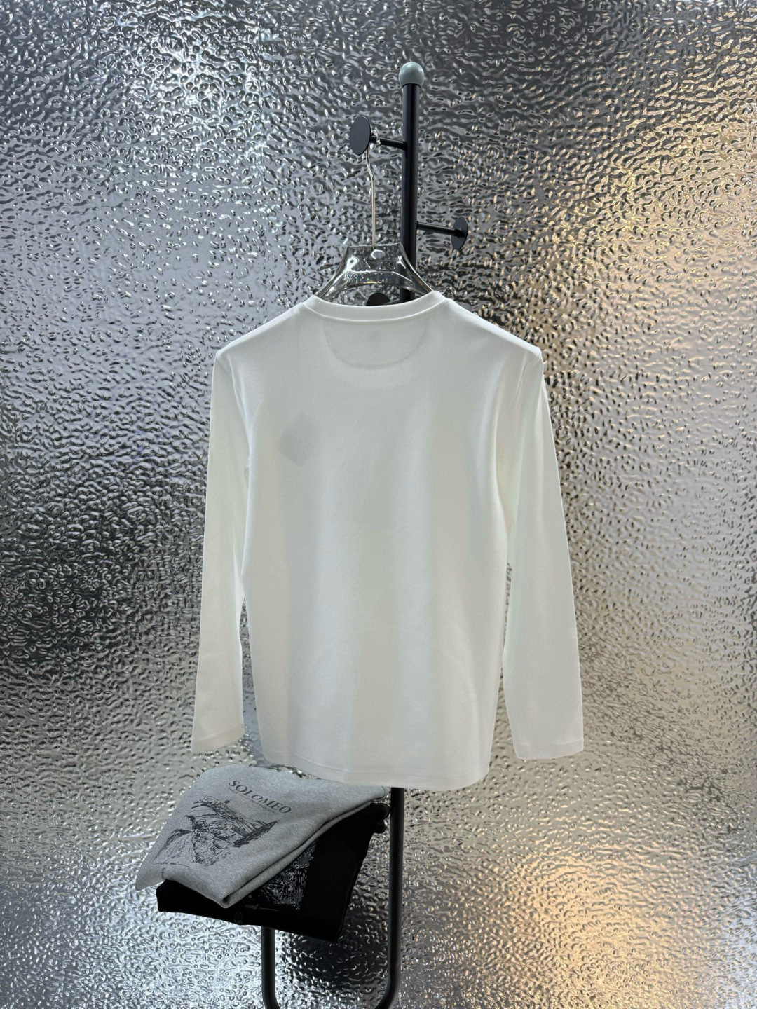 Brunello Cucinelli2025秋冬新品长袖圆领T恤；创意灵感邂逅匠心材质，共同塑造这款简约