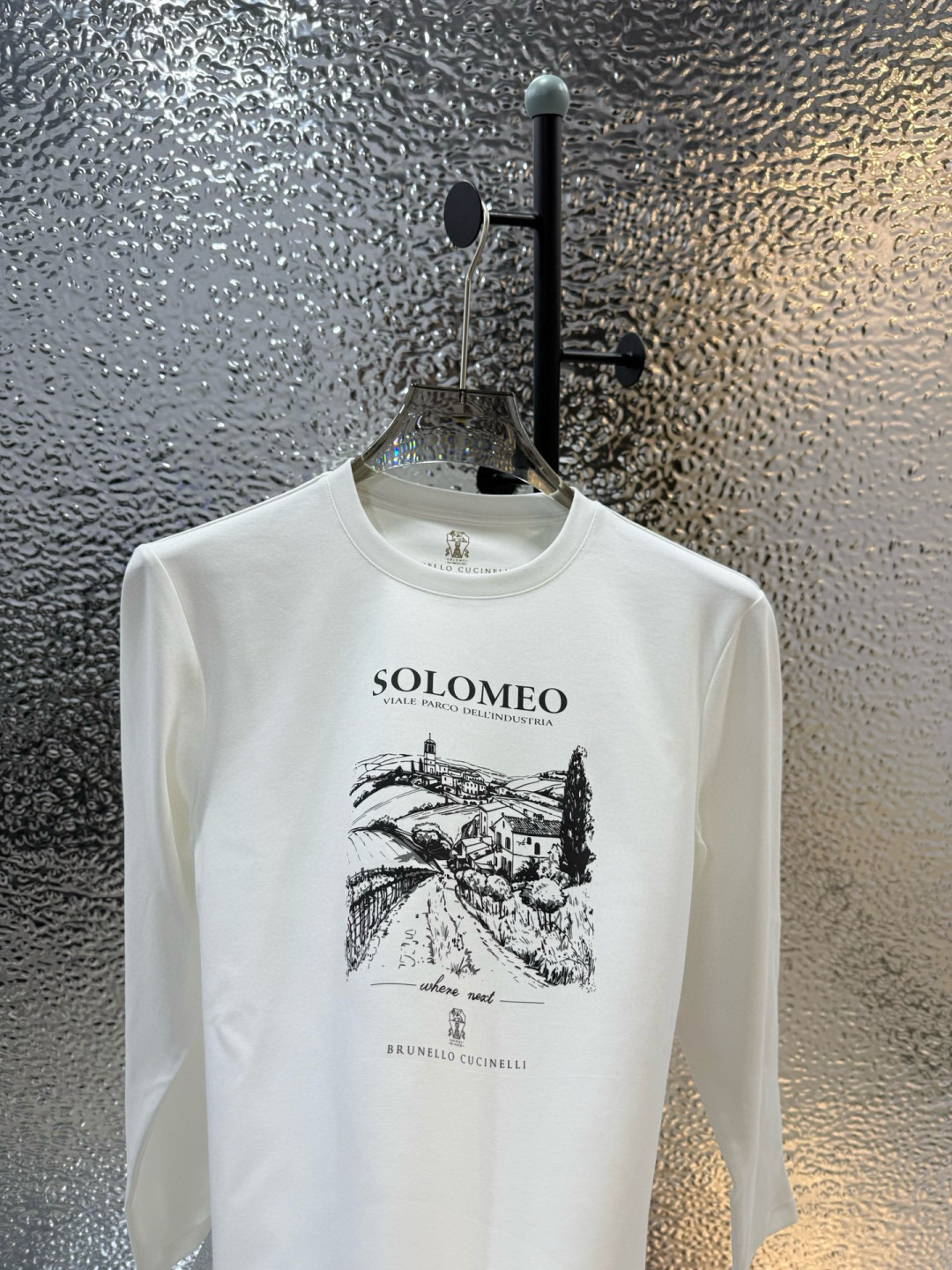 Brunello Cucinelli2025秋冬新品长袖圆领T恤；创意灵感邂逅匠心材质，共同塑造这款简约