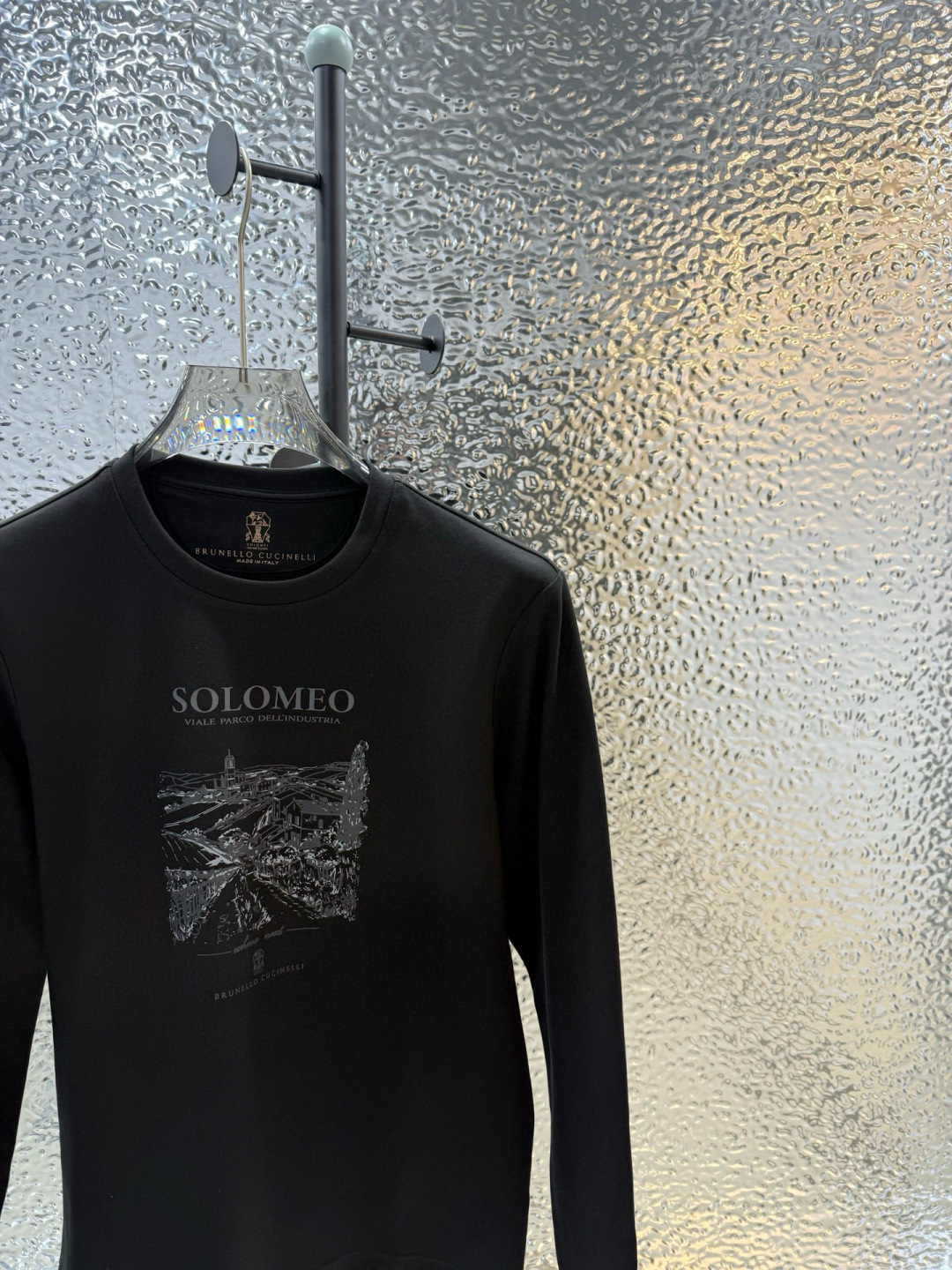 Brunello Cucinelli2025秋冬新品长袖圆领T恤；创意灵感邂逅匠心材质，共同塑造这款简约