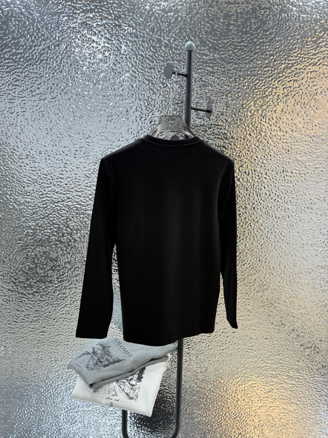 Brunello Cucinelli2025秋冬新品长袖圆领T恤；创意灵感邂逅匠心材质，共同塑造这款简约