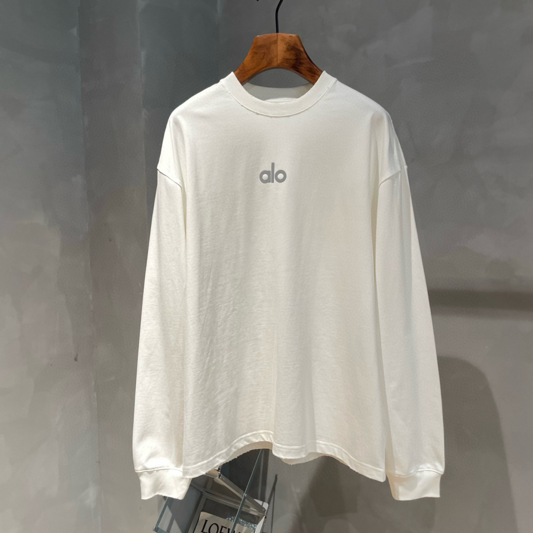 alo🌟新款秋季长袖🆕采用优质面料，手感细腻，搭配logo品牌标识，超级时尚洋气！码数:XS-XL 男女