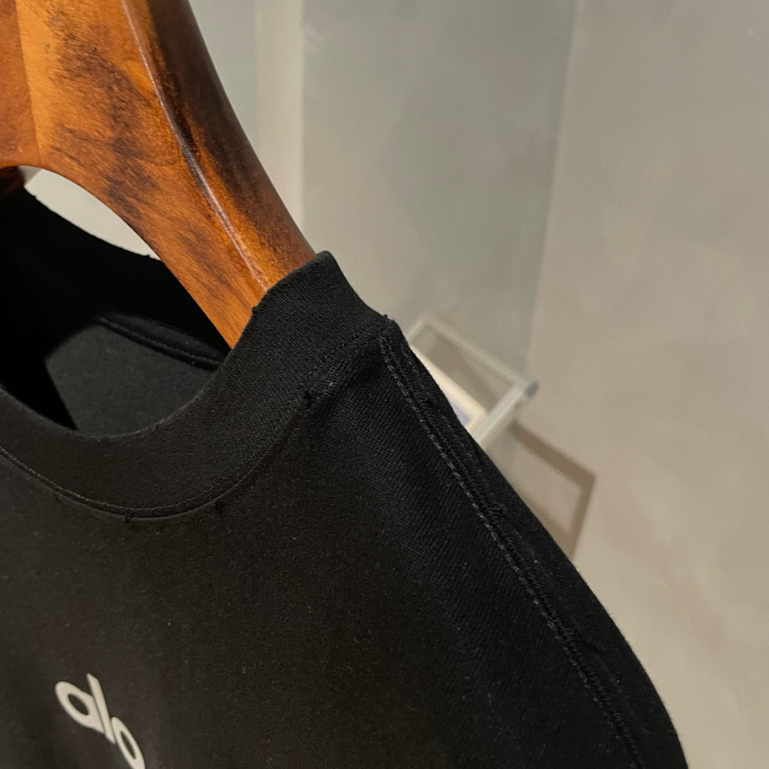 alo🌟新款秋季长袖🆕采用优质面料，手感细腻，搭配logo品牌标识，超级时尚洋气！码数:XS-XL 男女