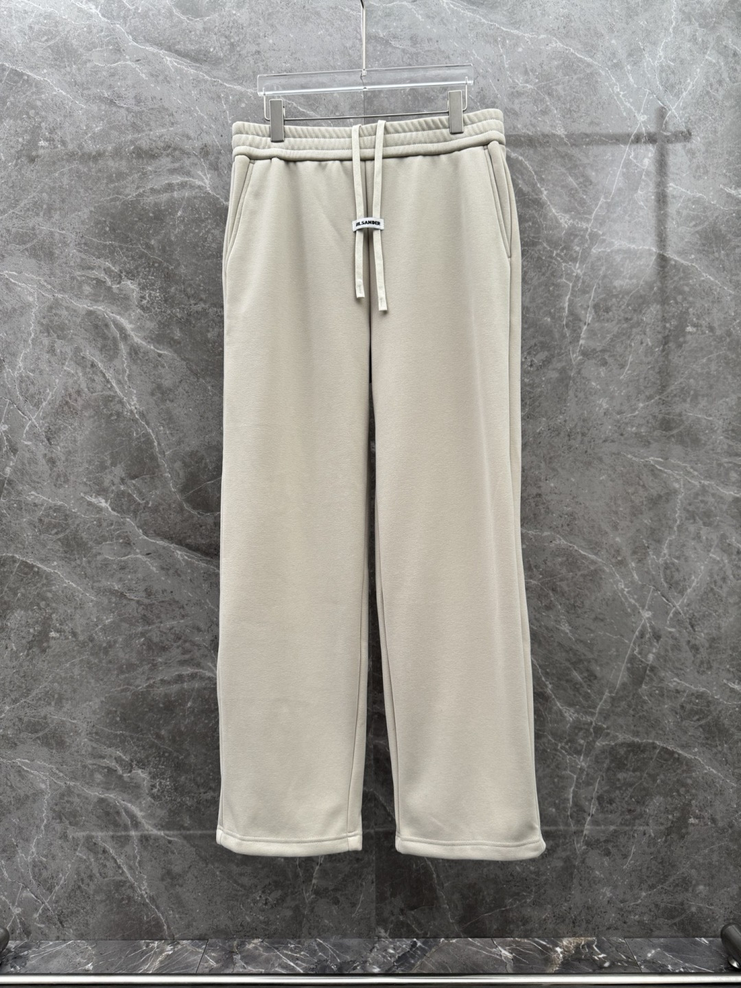 JIL SANDER🌈🌈新款休闲加绒直筒长裤，采用优质聚酯纤维，面料丝滑挺括，内里羊绒底，上身足够吸睛且