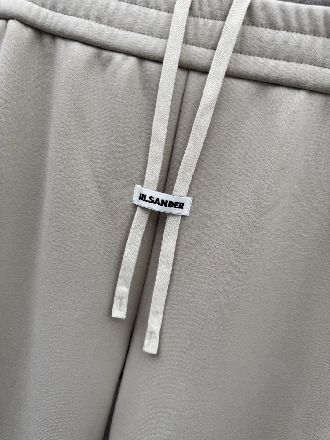 JIL SANDER🌈🌈新款休闲加绒直筒长裤，采用优质聚酯纤维，面料丝滑挺括，内里羊绒底，上身足够吸睛且