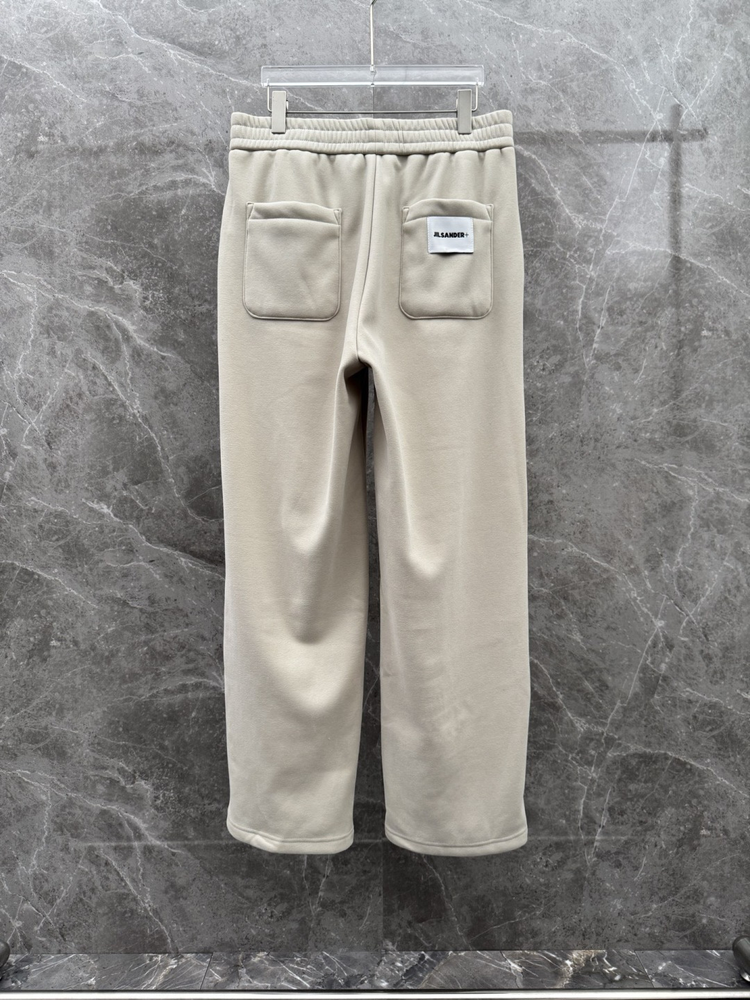 JIL SANDER🌈🌈新款休闲加绒直筒长裤，采用优质聚酯纤维，面料丝滑挺括，内里羊绒底，上身足够吸睛且