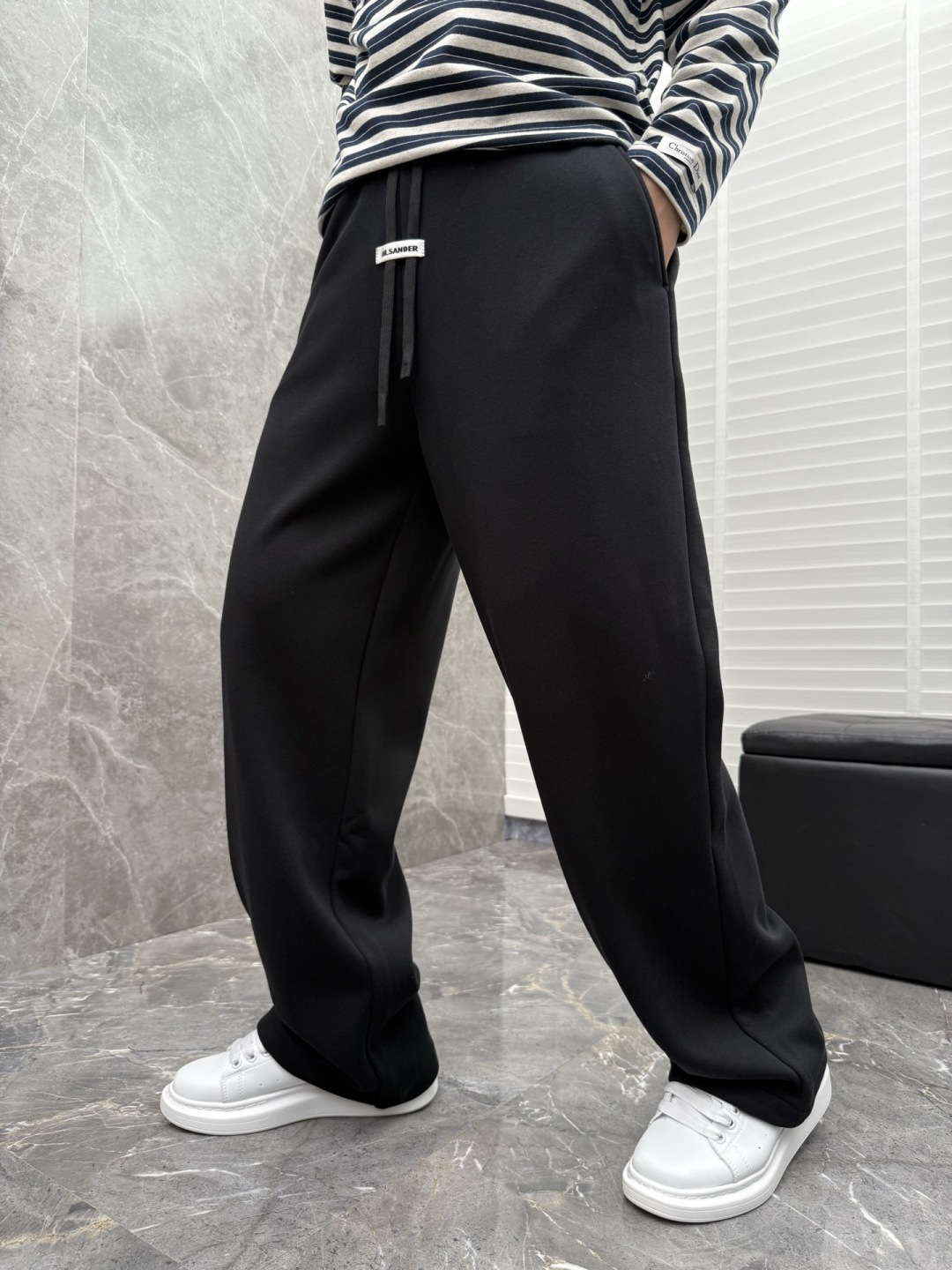 JIL SANDER🌈🌈新款休闲加绒直筒长裤，采用优质聚酯纤维，面料丝滑挺括，内里羊绒底，上身足够吸睛且