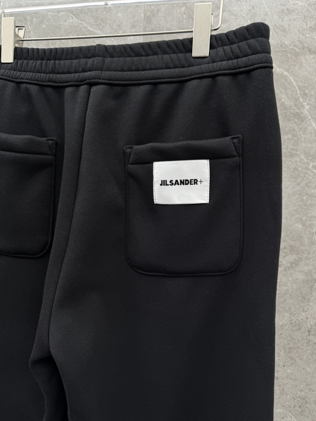 JIL SANDER🌈🌈新款休闲加绒直筒长裤，采用优质聚酯纤维，面料丝滑挺括，内里羊绒底，上身足够吸睛且