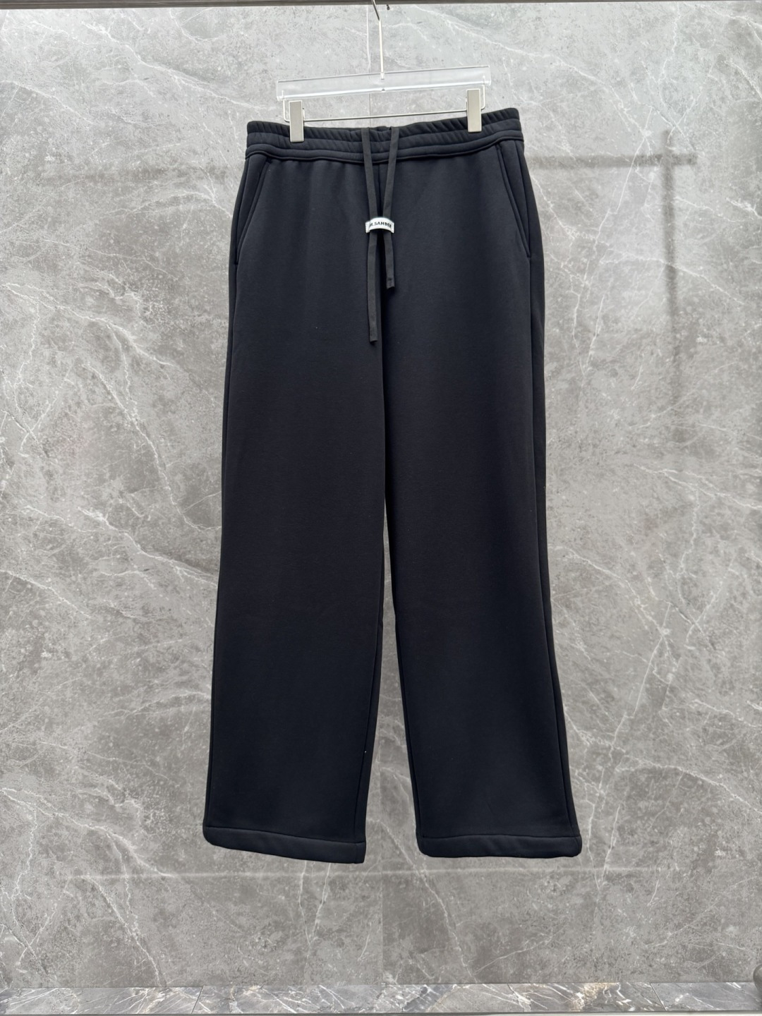 JIL SANDER🌈🌈新款休闲加绒直筒长裤，采用优质聚酯纤维，面料丝滑挺括，内里羊绒底，上身足够吸睛且