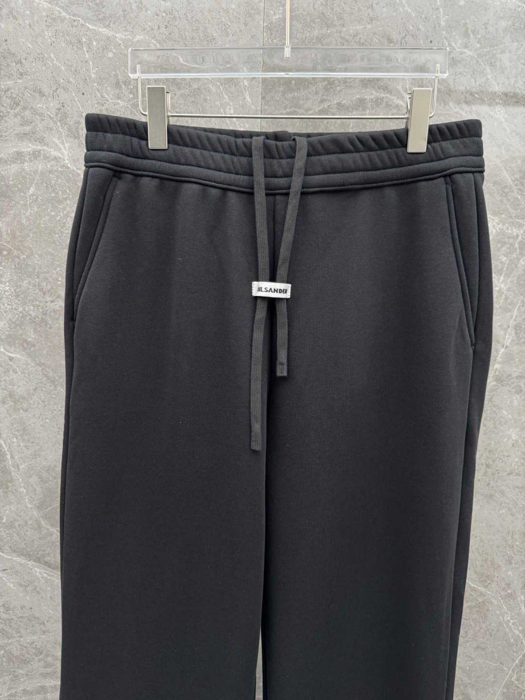 JIL SANDER🌈🌈新款休闲加绒直筒长裤，采用优质聚酯纤维，面料丝滑挺括，内里羊绒底，上身足够吸睛且
