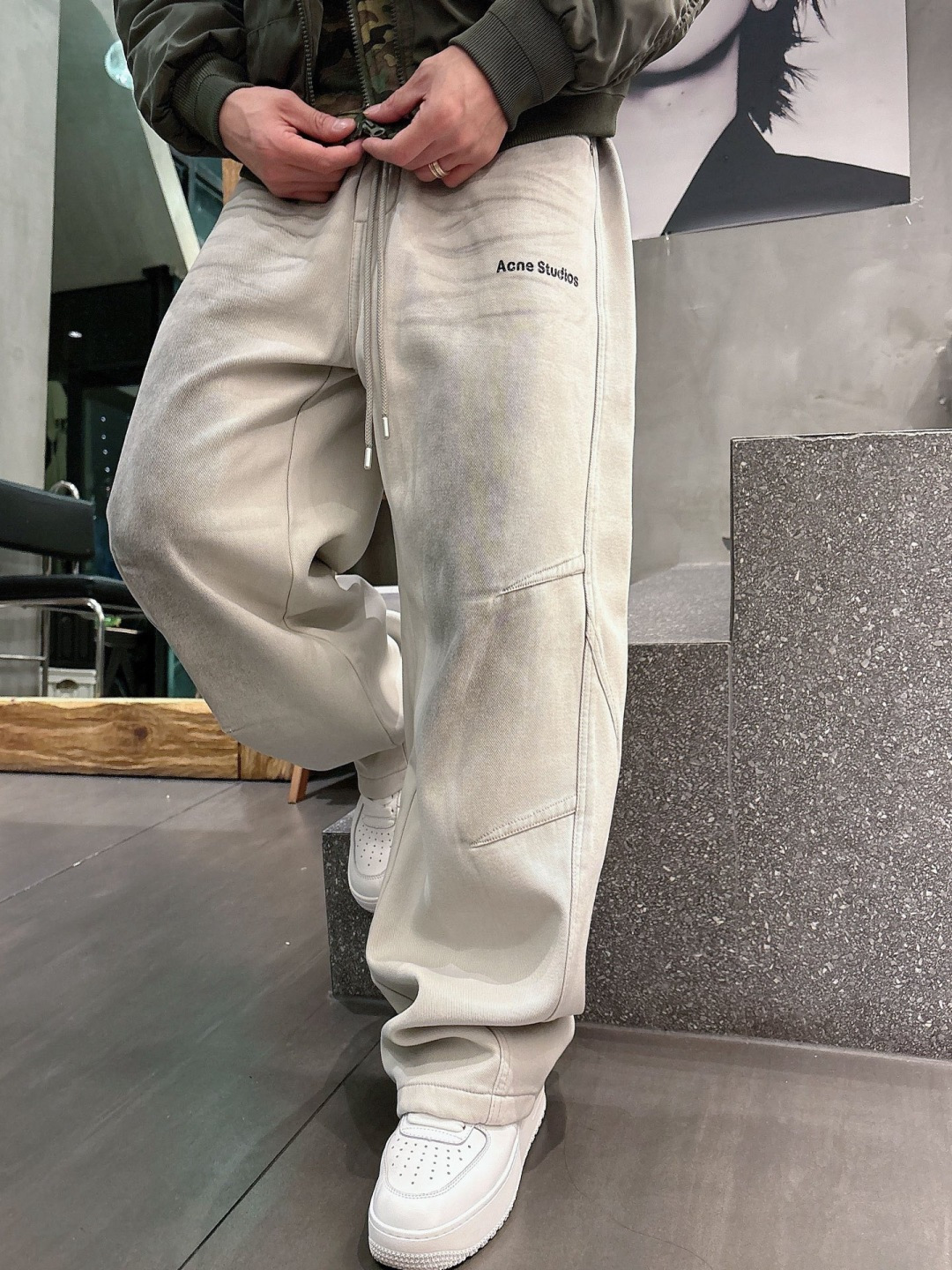 Acn🔥🔥冬季新款加绒直筒裤，采用进口优质斜纹棉水洗面料，整体采用水洗做旧设计工艺，面料柔软舒适！超级时