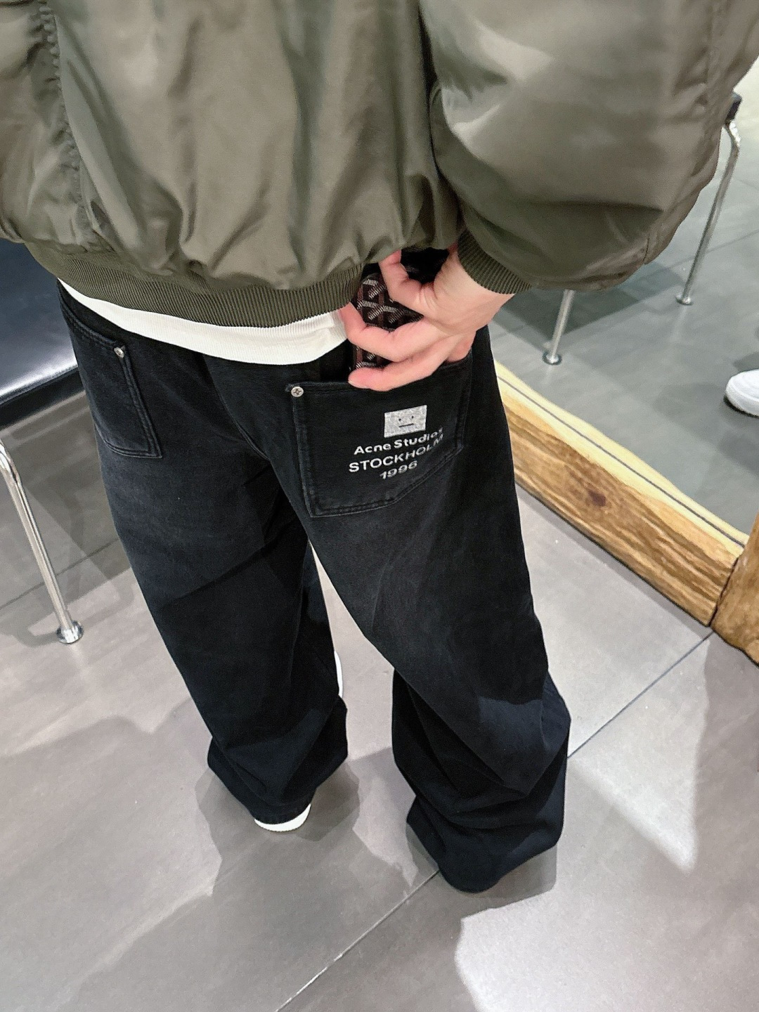 Acn🔥🔥冬季新款加绒直筒裤，采用进口优质斜纹棉水洗面料，整体采用水洗做旧设计工艺，面料柔软舒适！超级时