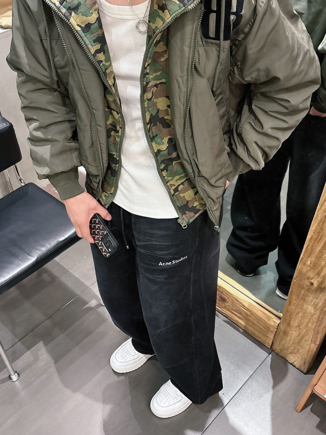 Acn🔥🔥冬季新款加绒直筒裤，采用进口优质斜纹棉水洗面料，整体采用水洗做旧设计工艺，面料柔软舒适！超级时