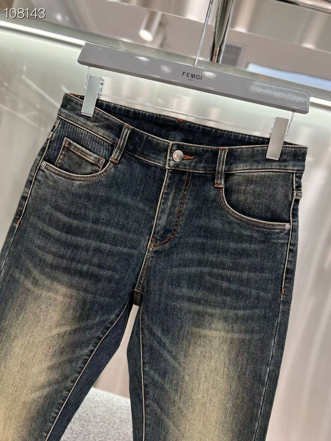 D家牛仔裤 秋冬上新现货供应 高端精梳棉面料 纳米洗水𝟗𝟎𝟏𝟕𝟖# 兰牛 码数: 𝟐𝟗-𝟑𝟖