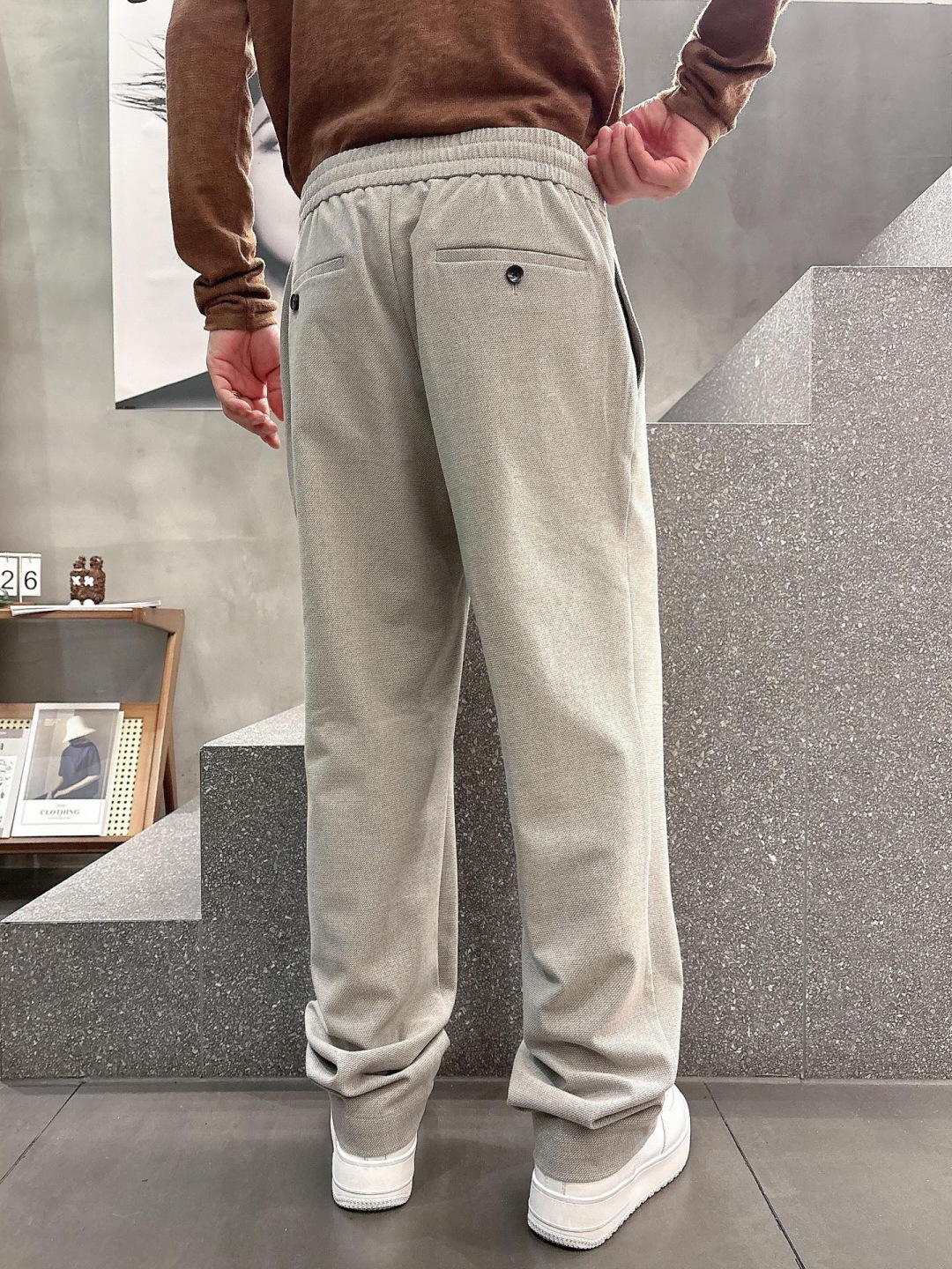 2025 秋冬新品 1:颜色：深灰色 米杏色2:尺码：M-3XL3:版型：宽松直筒裤 4:成份：67%聚