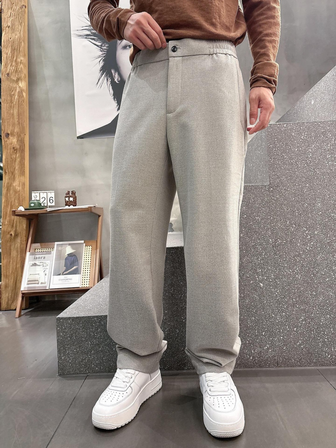 2025 秋冬新品 1:颜色：深灰色 米杏色2:尺码：M-3XL3:版型：宽松直筒裤 4:成份：67%聚