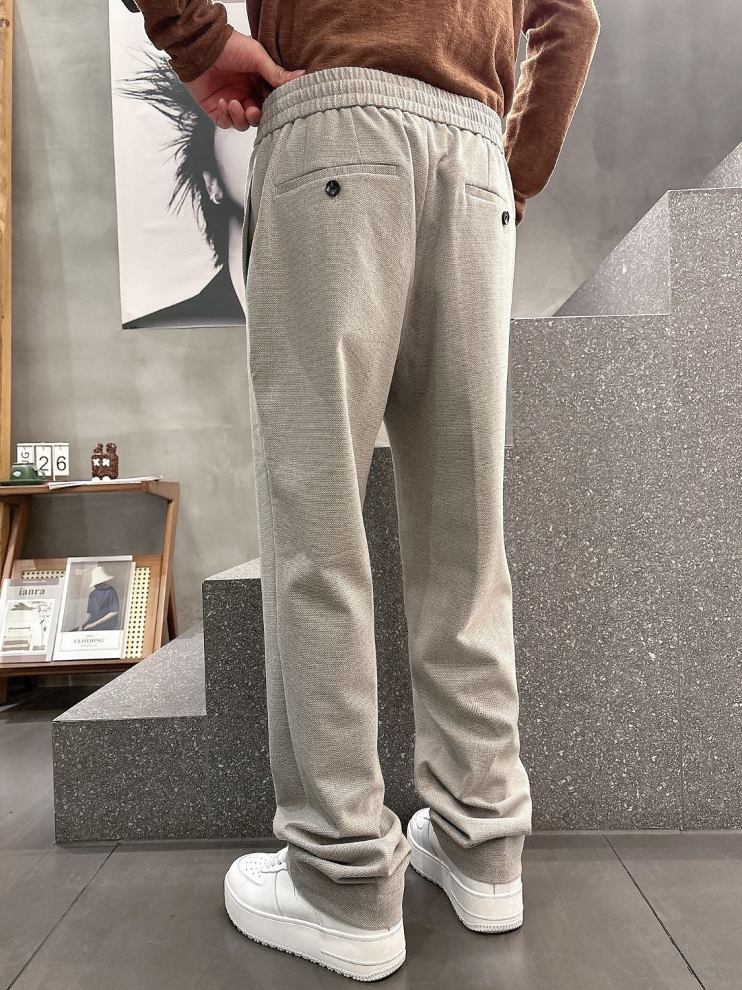 2025 秋冬新品 1:颜色：深灰色 米杏色2:尺码：M-3XL3:版型：宽松直筒裤 4:成份：67%聚