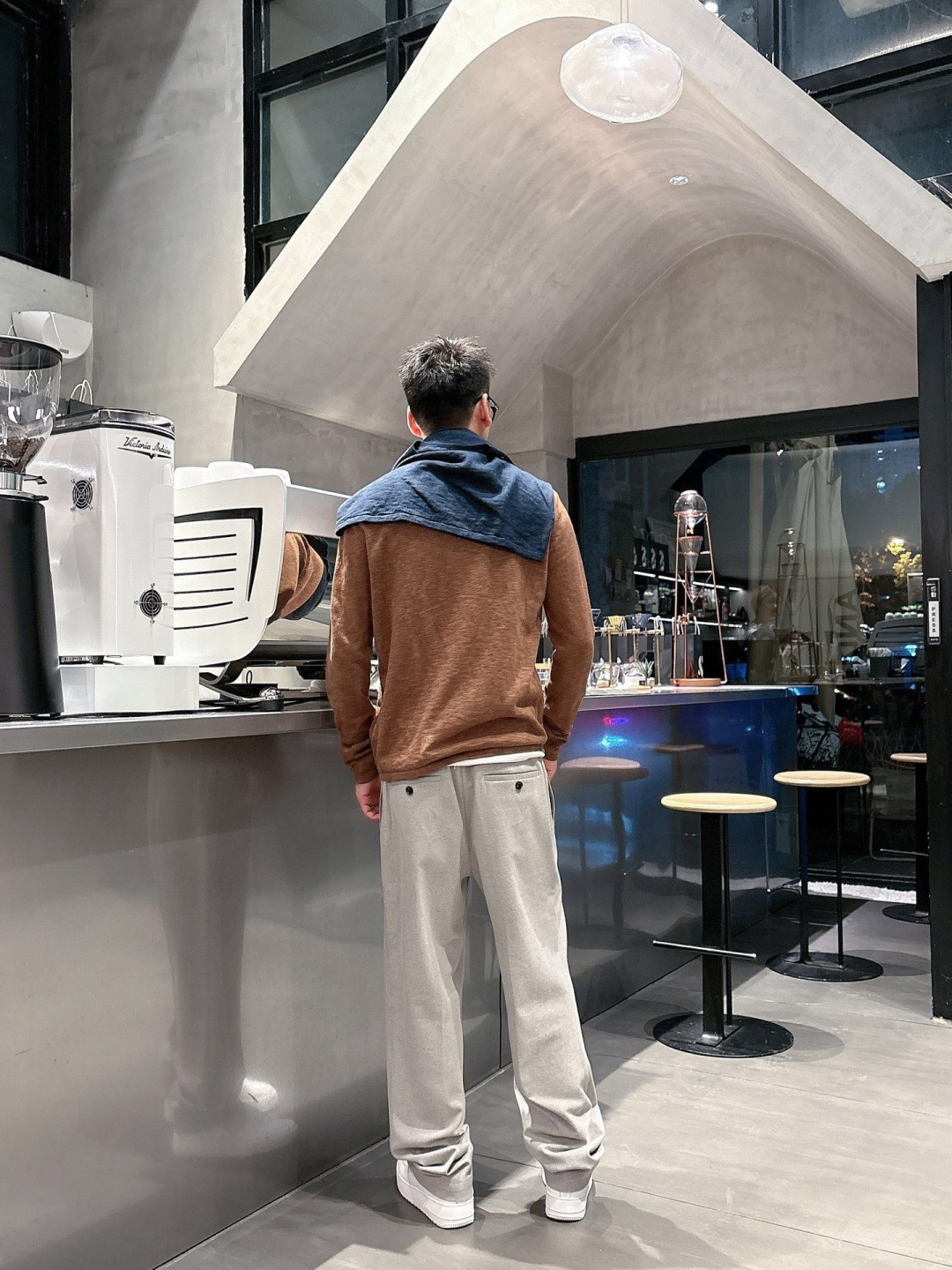 2025 秋冬新品 1:颜色：深灰色 米杏色2:尺码：M-3XL3:版型：宽松直筒裤 4:成份：67%聚