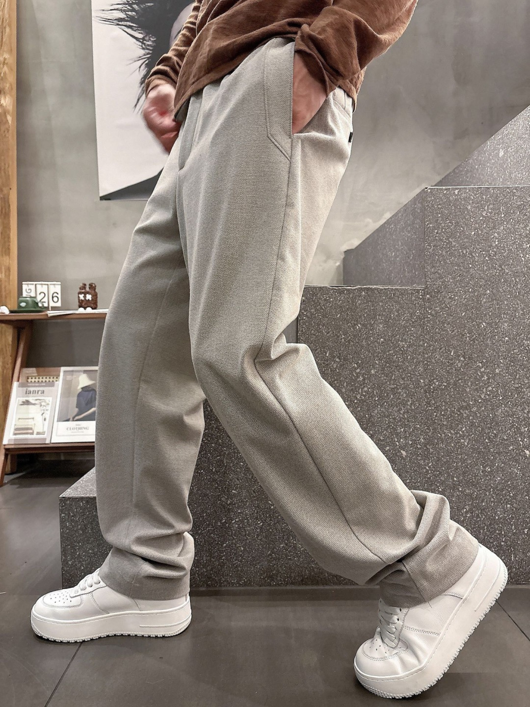 2025 秋冬新品 1:颜色：深灰色 米杏色2:尺码：M-3XL3:版型：宽松直筒裤 4:成份：67%聚