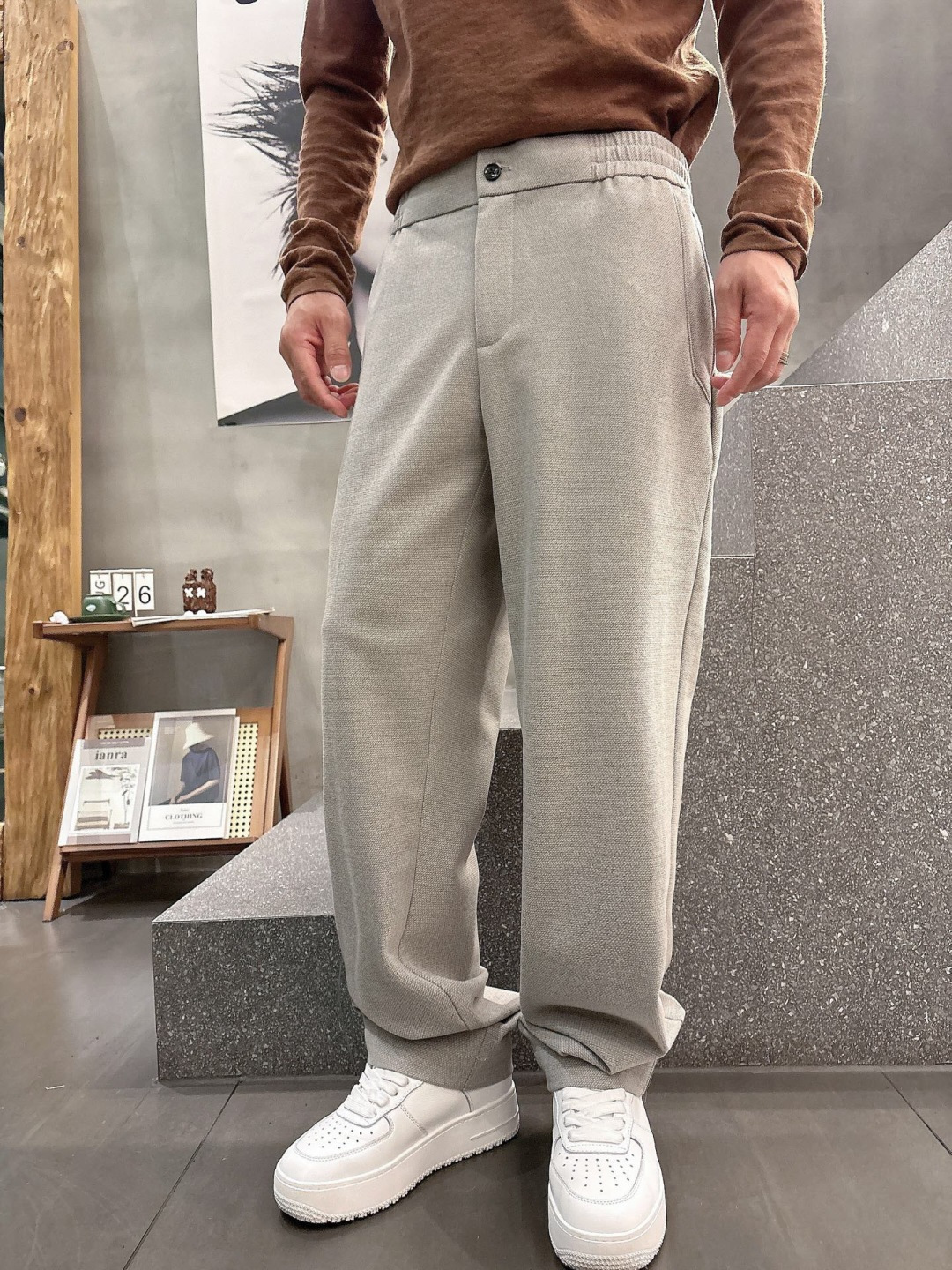 2025 秋冬新品 1:颜色：深灰色 米杏色2:尺码：M-3XL3:版型：宽松直筒裤 4:成份：67%聚