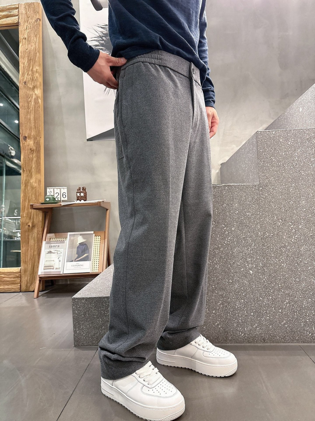 2025 秋冬新品 1:颜色：深灰色 米杏色2:尺码：M-3XL3:版型：宽松直筒裤 4:成份：67%聚