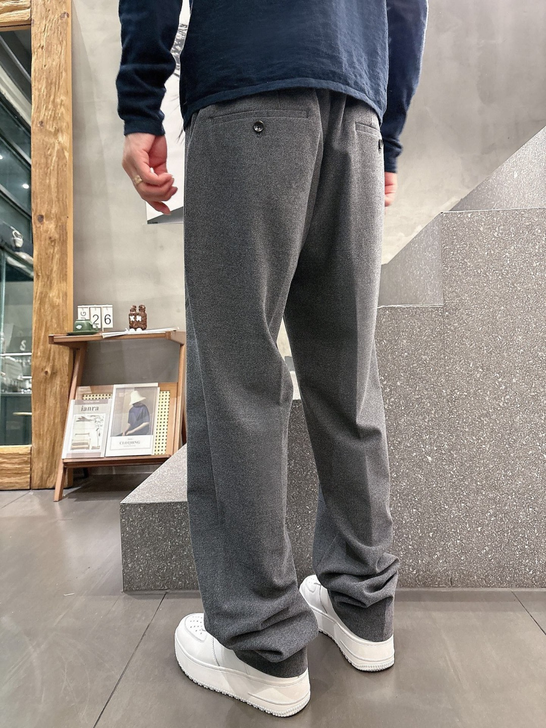 2025 秋冬新品 1:颜色：深灰色 米杏色2:尺码：M-3XL3:版型：宽松直筒裤 4:成份：67%聚