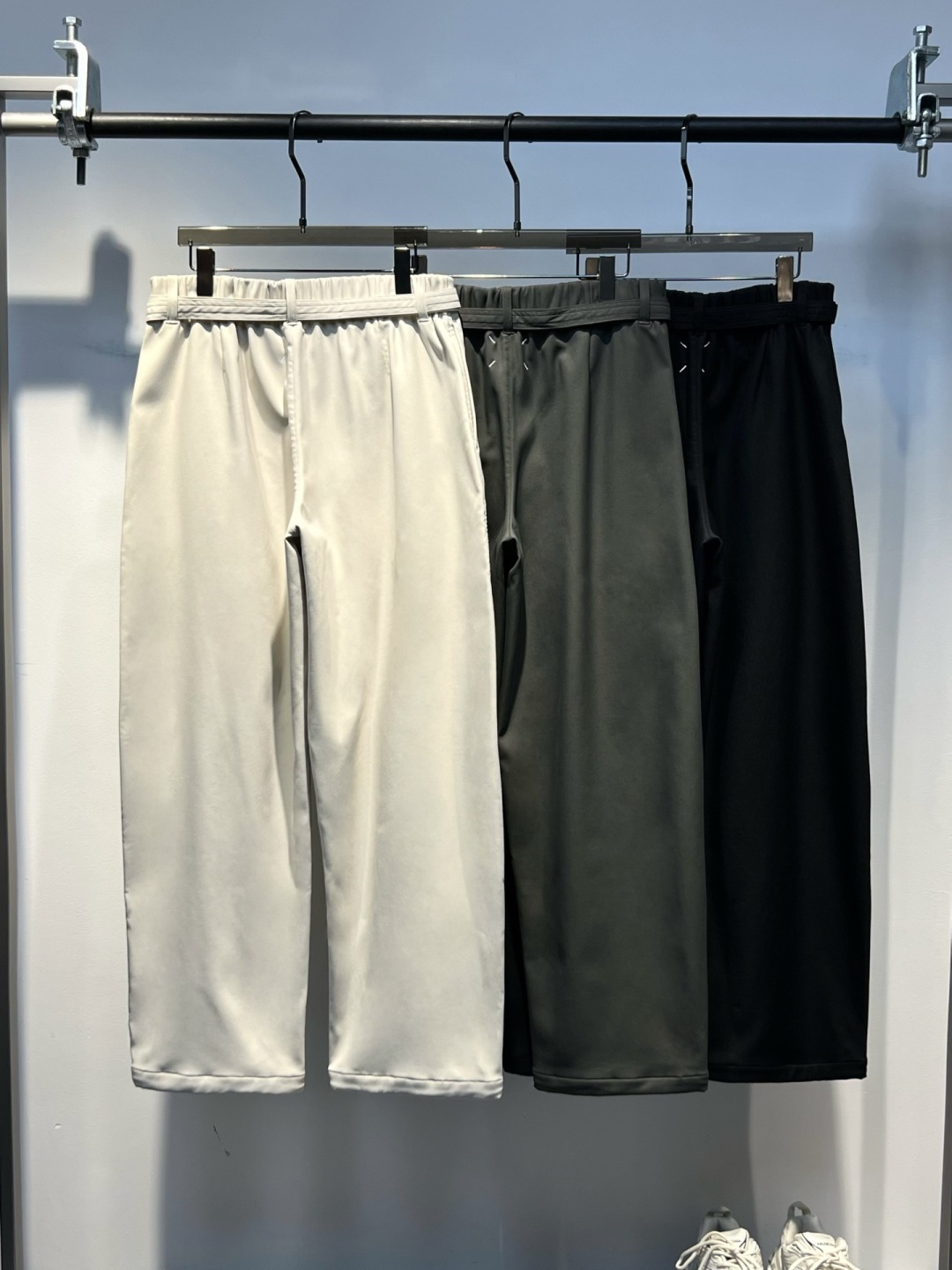 新款秋冬加绒裤子[庆祝][庆祝]码数：M-3xL颜色：黑，白，绿款号：5203-H