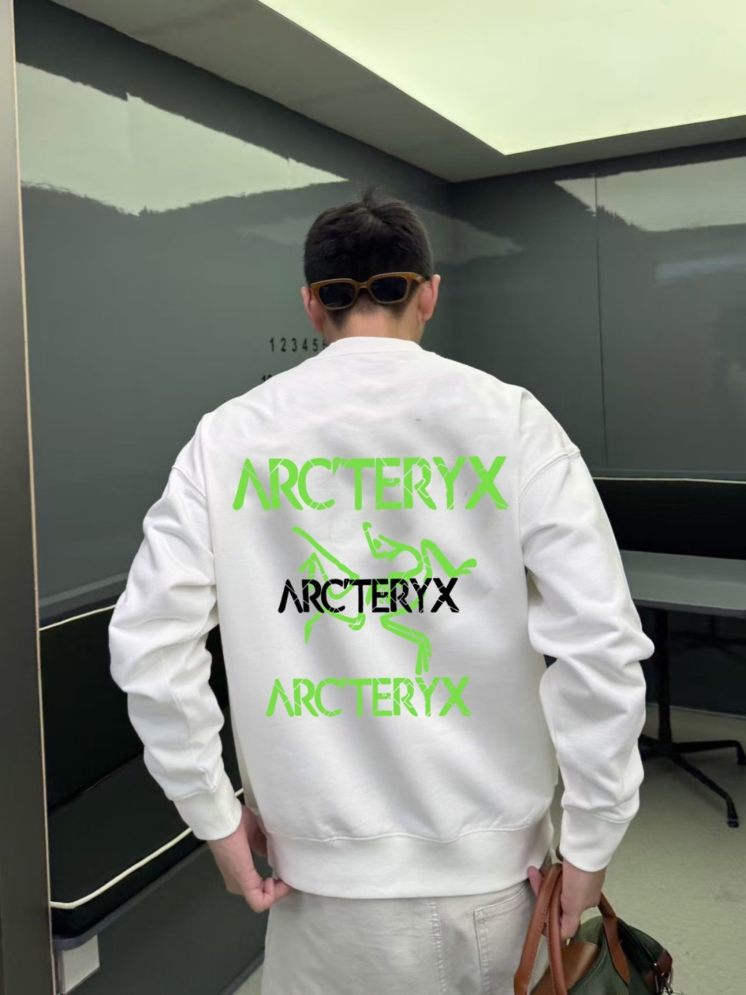 ARC'TERYX小鸟*2025秋冬新款 个性logo印花 定制面料400g 圆领卫衣 男女同款尺码：S