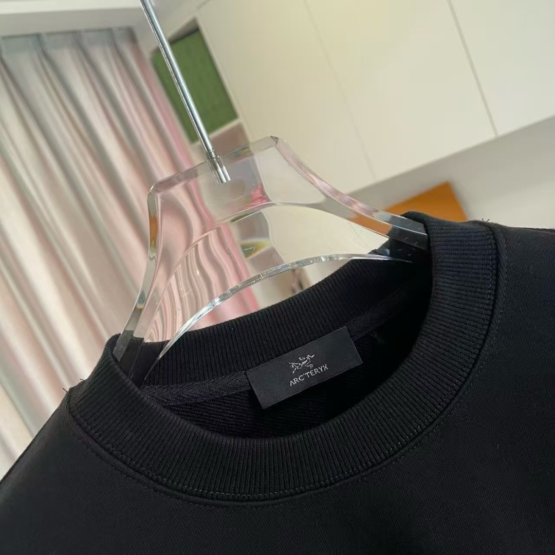 ARC'TERYX小鸟*2025秋冬新款 个性logo印花 定制面料400g 圆领卫衣 男女同款尺码：S