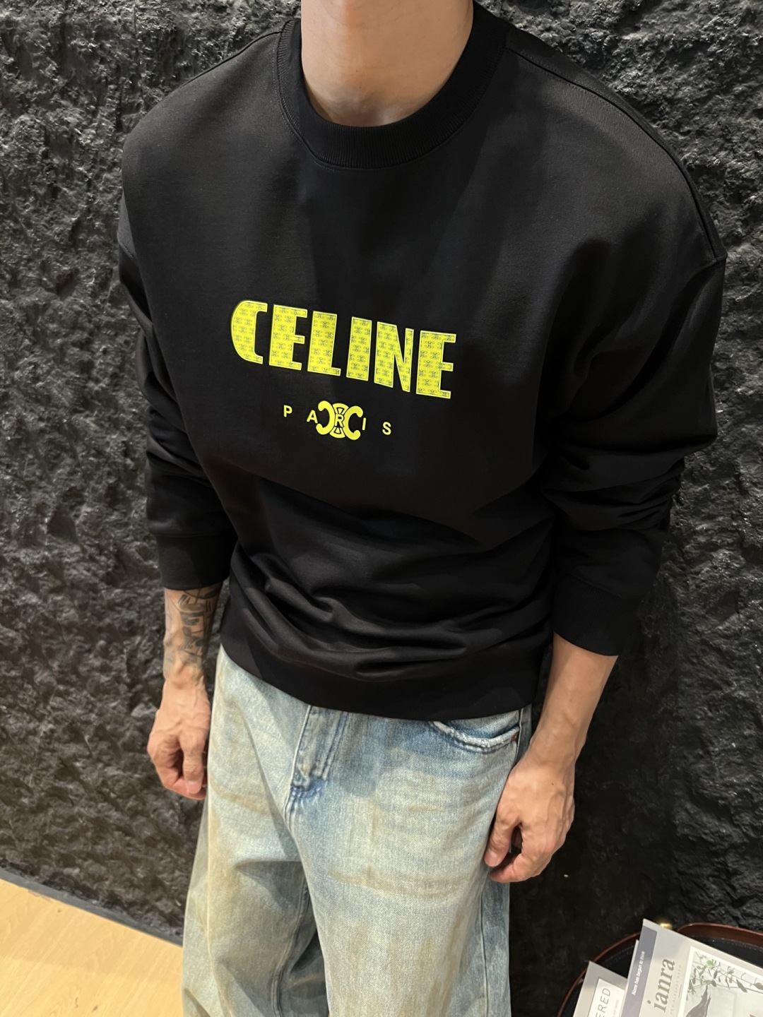 CELINE 2025早秋新款字母胶印纯棉宽松休闲卫衣以100%纯棉面料打造，柔软亲肤，透气性上佳，带来