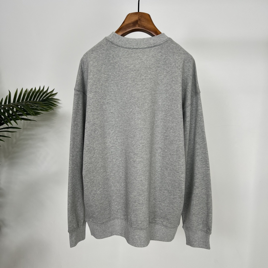 CELINE 2025早秋新款字母胶印纯棉宽松休闲卫衣以100%纯棉面料打造，柔软亲肤，透气性上佳，带来