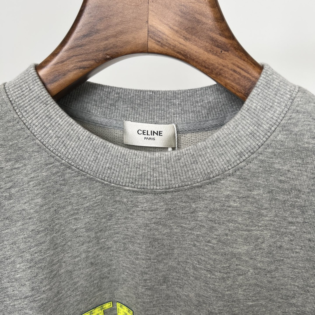 CELINE 2025早秋新款字母胶印纯棉宽松休闲卫衣以100%纯棉面料打造，柔软亲肤，透气性上佳，带来