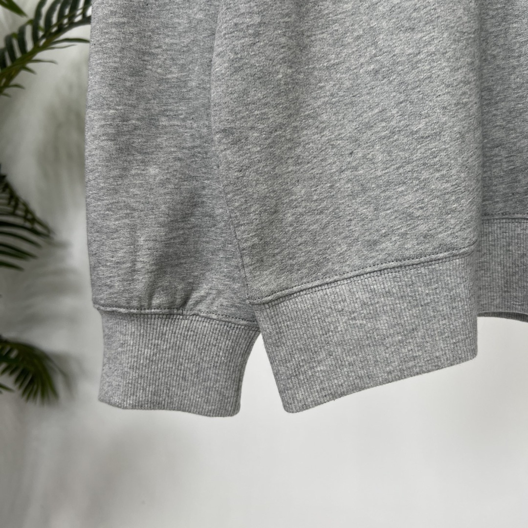 CELINE 2025早秋新款字母胶印纯棉宽松休闲卫衣以100%纯棉面料打造，柔软亲肤，透气性上佳，带来