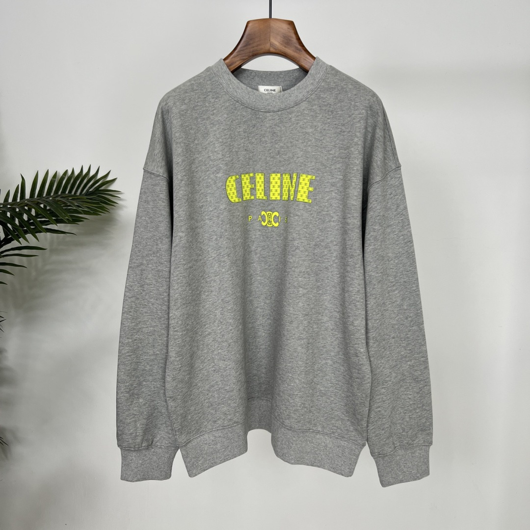 CELINE 2025早秋新款字母胶印纯棉宽松休闲卫衣以100%纯棉面料打造，柔软亲肤，透气性上佳，带来