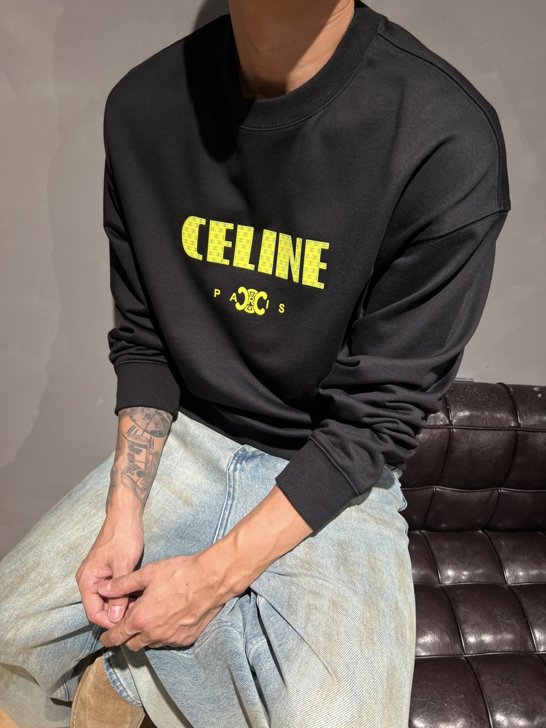 CELINE 2025早秋新款字母胶印纯棉宽松休闲卫衣以100%纯棉面料打造，柔软亲肤，透气性上佳，带来