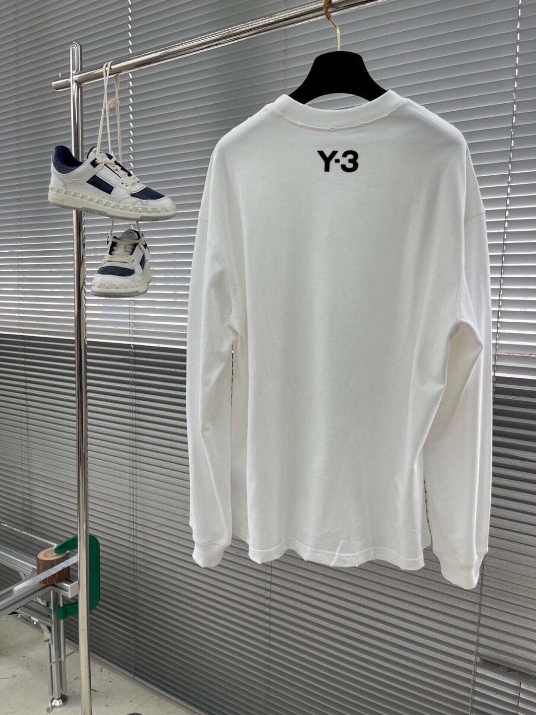 Y-3 新款长袖T恤，胸前经典logo印花工艺，领子小磨破设计，宽松版型男女同款，尺码：S-XL