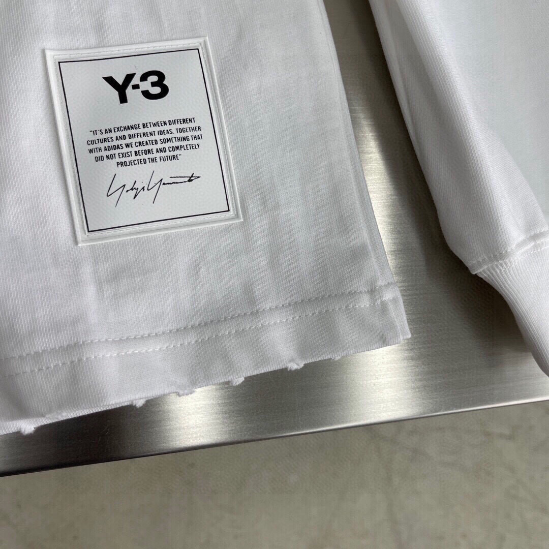 Y-3 新款长袖T恤，胸前经典logo印花工艺，领子小磨破设计，宽松版型男女同款，尺码：S-XL