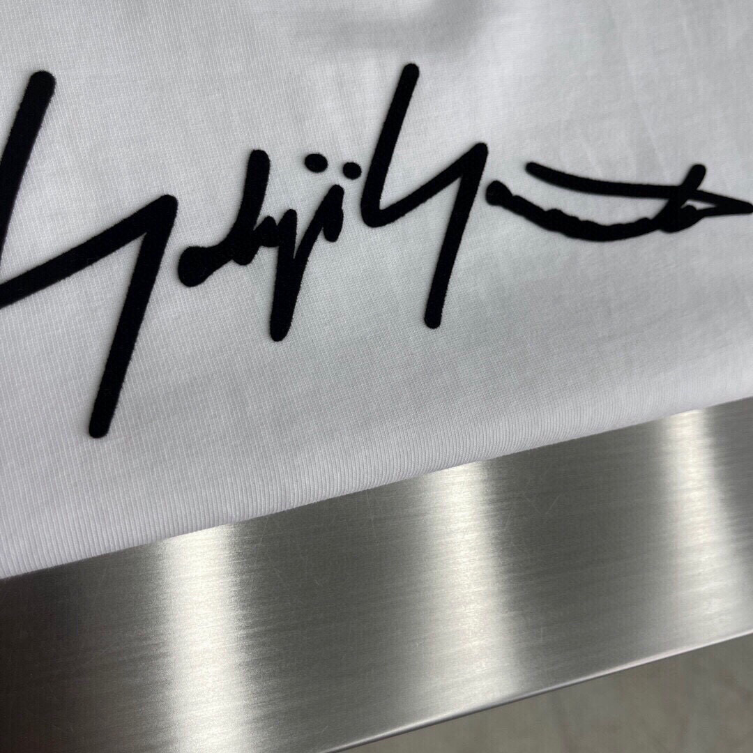 Y-3 新款长袖T恤，胸前经典logo印花工艺，领子小磨破设计，宽松版型男女同款，尺码：S-XL