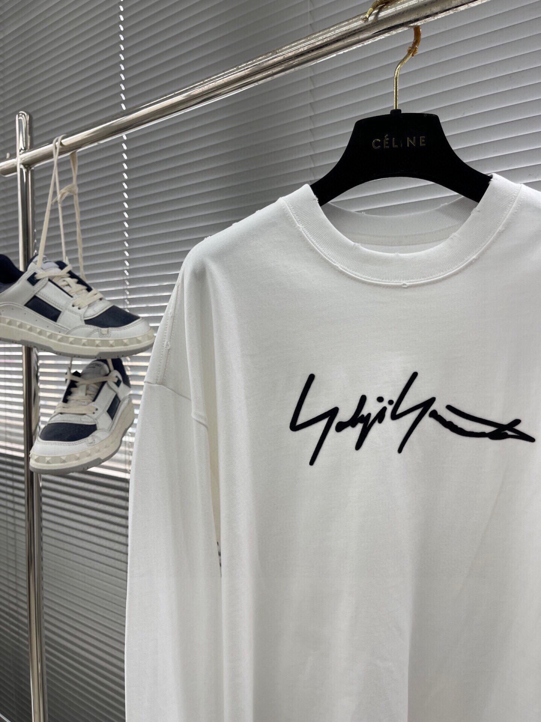 Y-3 新款长袖T恤，胸前经典logo印花工艺，领子小磨破设计，宽松版型男女同款，尺码：S-XL