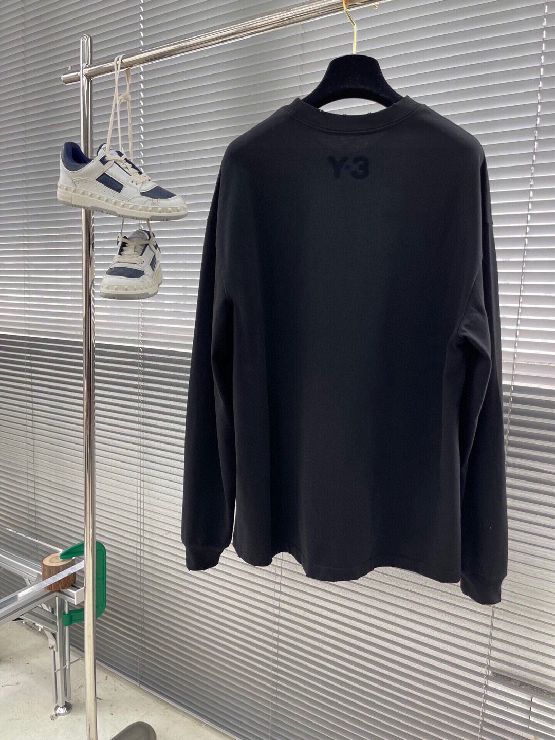 Y-3 新款长袖T恤，胸前经典logo印花工艺，领子小磨破设计，宽松版型男女同款，尺码：S-XL