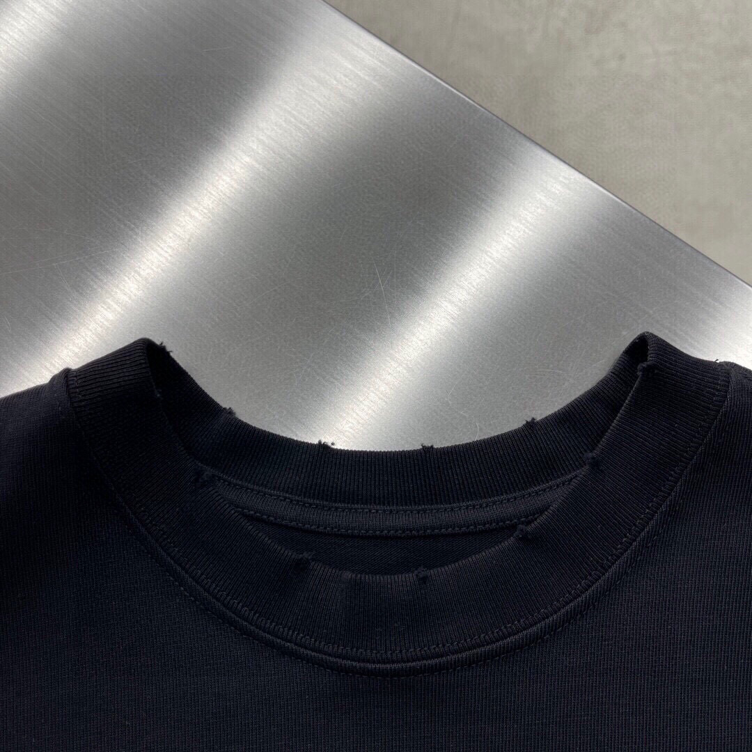 Y-3 新款长袖T恤，胸前经典logo印花工艺，领子小磨破设计，宽松版型男女同款，尺码：S-XL