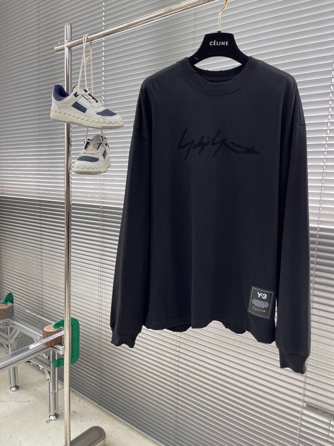 Y-3 新款长袖T恤，胸前经典logo印花工艺，领子小磨破设计，宽松版型男女同款，尺码：S-XL