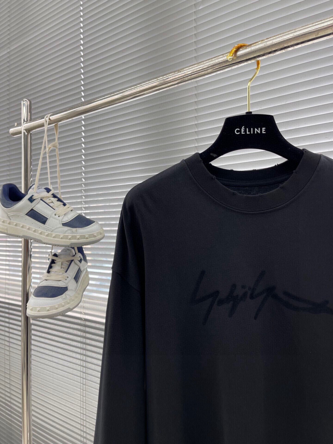 Y-3 新款长袖T恤，胸前经典logo印花工艺，领子小磨破设计，宽松版型男女同款，尺码：S-XL