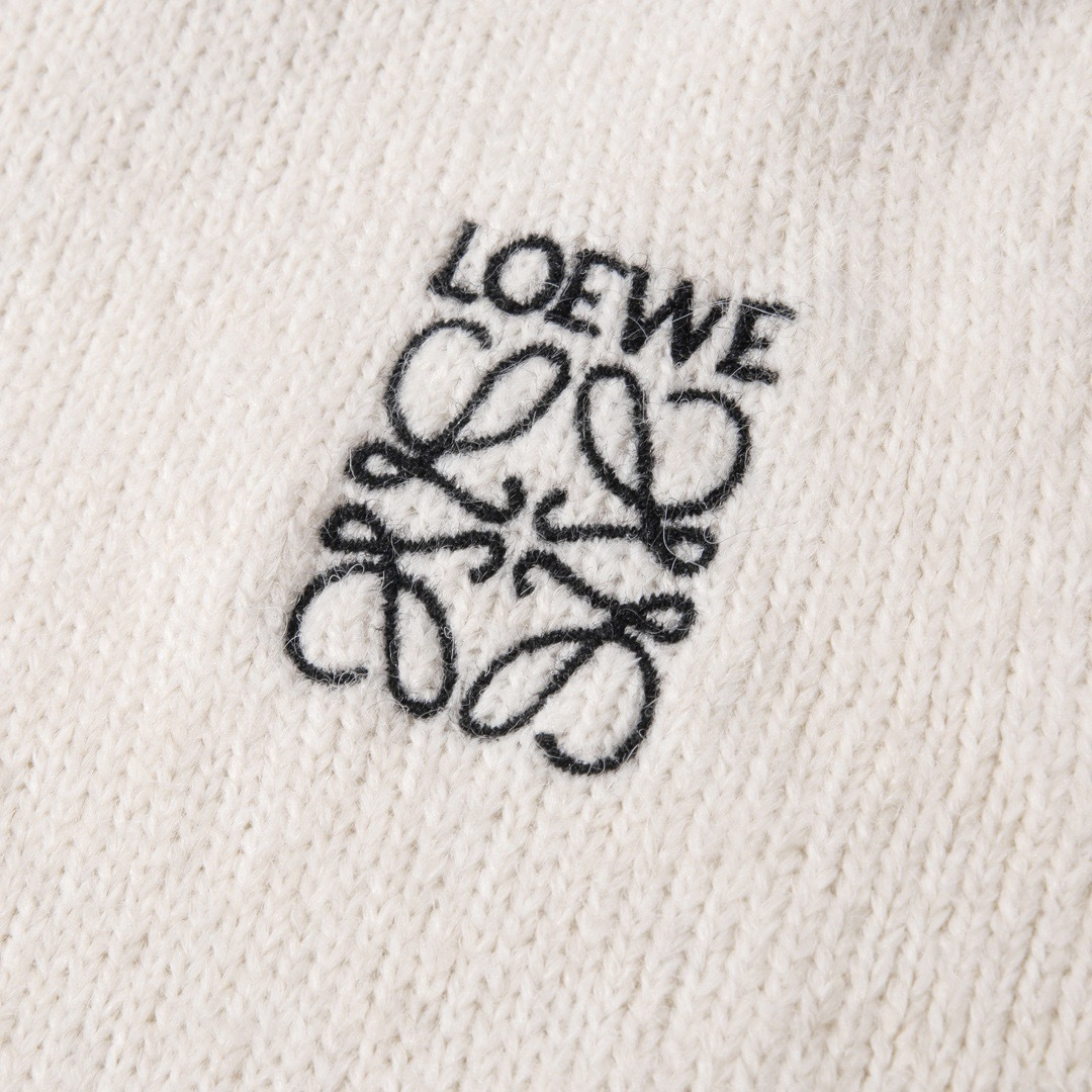 品牌：L*WE季度：2025秋冬颜色：黑色 米白色 灰色尺码：M-2XL版型：宽松版 长袖圆领毛衣成分：