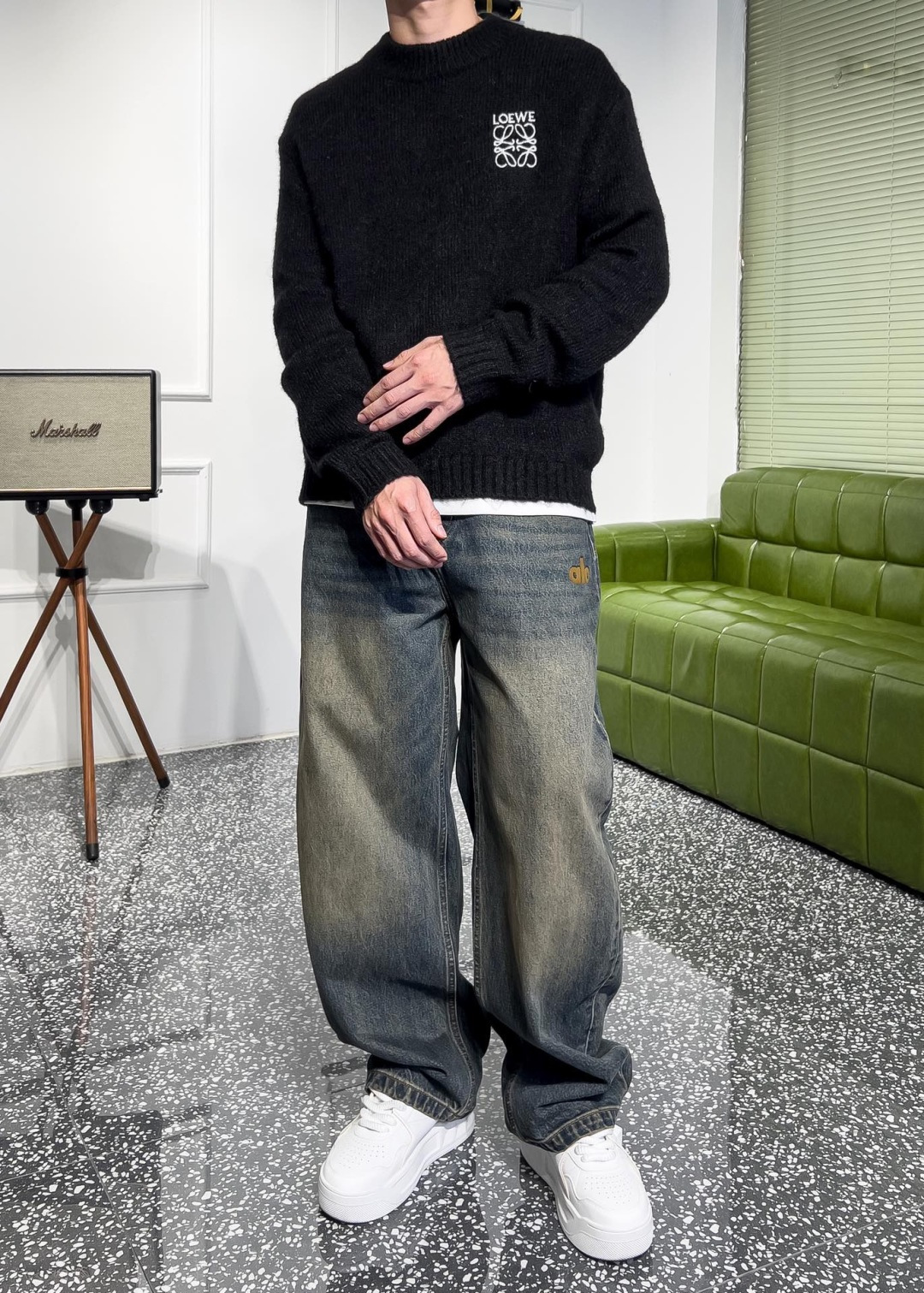 品牌：L*WE季度：2025秋冬颜色：黑色 米白色 灰色尺码：M-2XL版型：宽松版 长袖圆领毛衣成分：