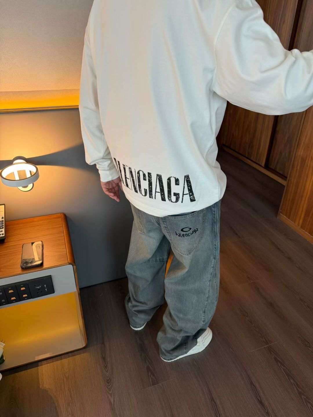 2025秋冬新款巴黎世家磨破长袖XS-XL