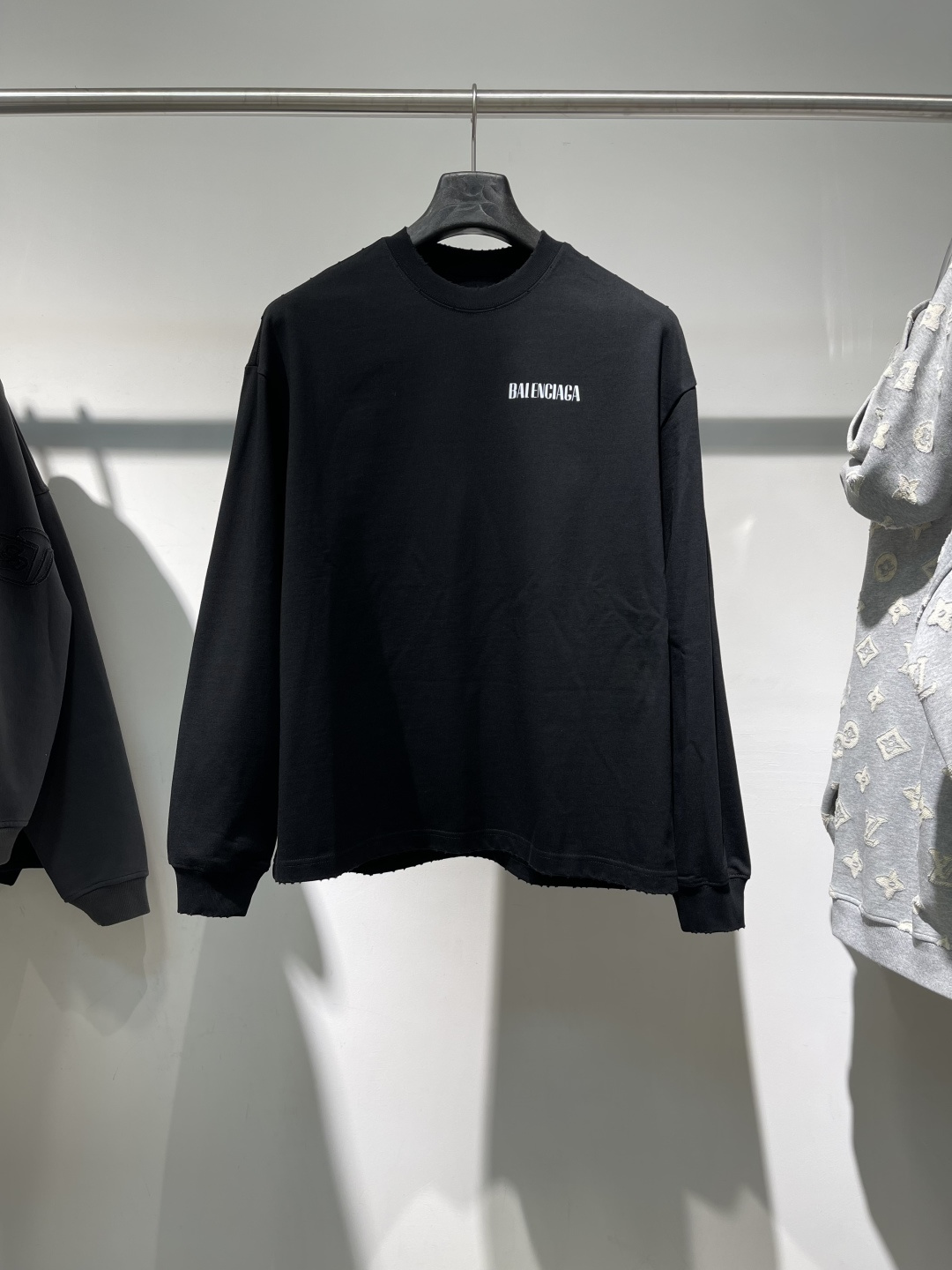 2025秋冬新款巴黎世家磨破长袖XS-XL