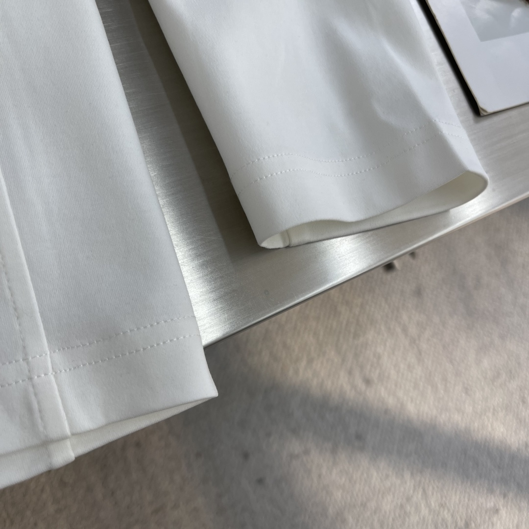 Dio 2025秋冬系列长袖打底尺码: M-5XL 常规版型220克重，莫代尔双面面料 面料表面纹理细腻